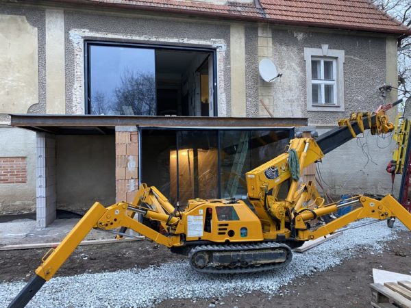 Montáž hlinikových oken na Zámečku