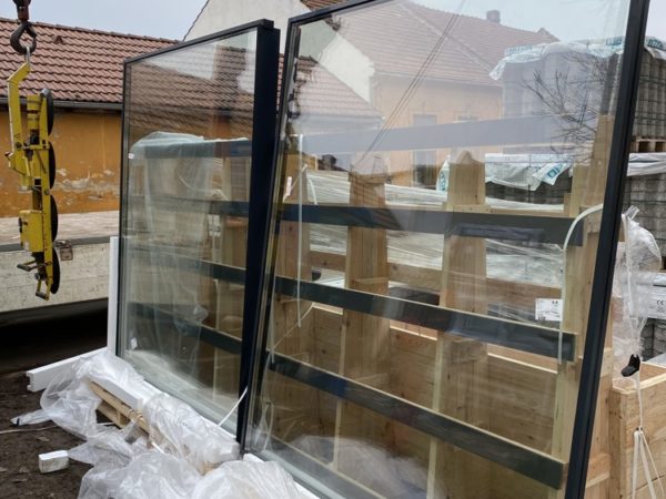 Montáž hlinikových oken na Zámečku